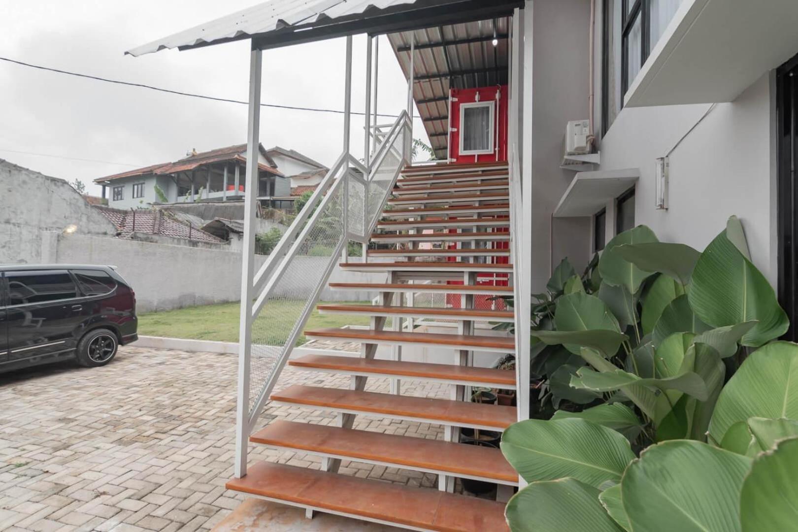 Reddoorz Plus Near Lembang Park & Zoo Exterior foto
